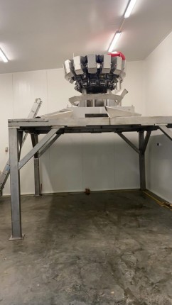 FULL AUTOMATIC WEIGHING AND BAGGING LINE